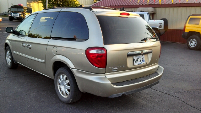 2005 Chrysler Town and Country 3.5