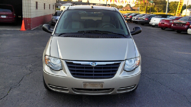 2005 Chrysler Town and Country 3.5