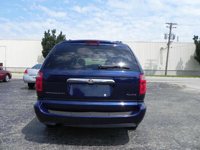 2005 Chrysler Town and Country 3.5