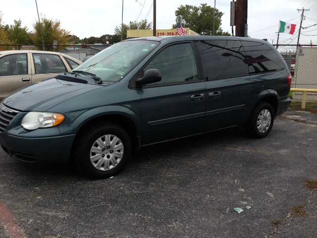 2005 Chrysler Town and Country Unknown