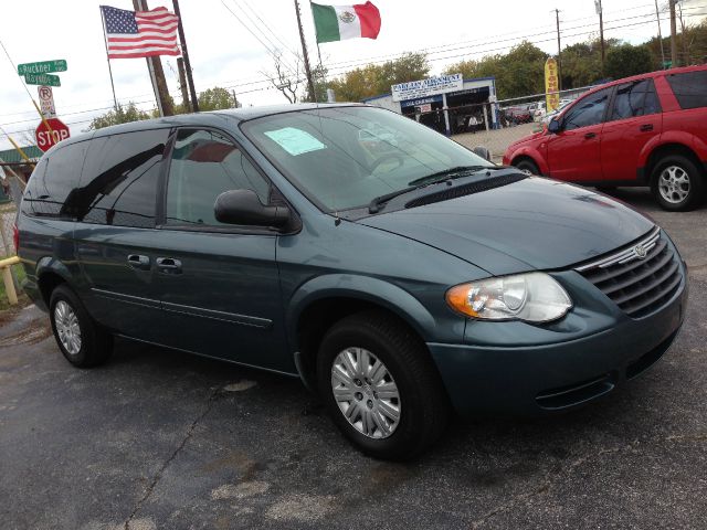 2005 Chrysler Town and Country Unknown