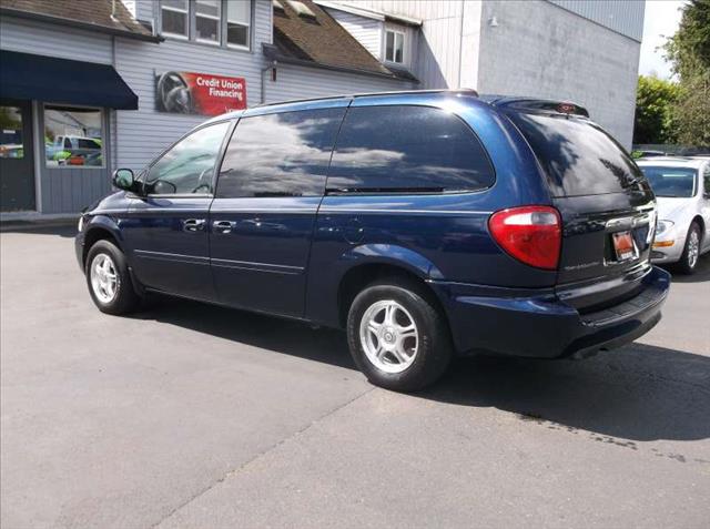 2005 Chrysler Town and Country 2010 Toyota III