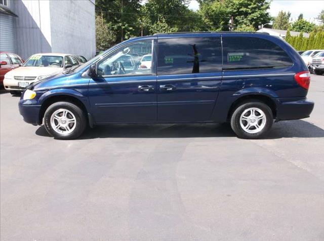 2005 Chrysler Town and Country 2010 Toyota III