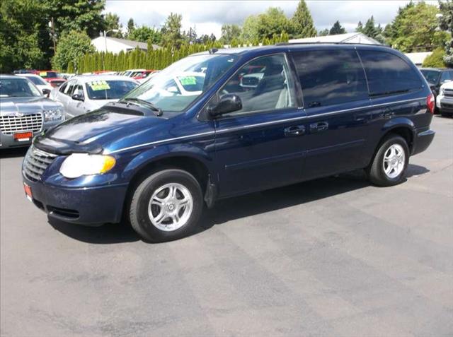 2005 Chrysler Town and Country 2010 Toyota III