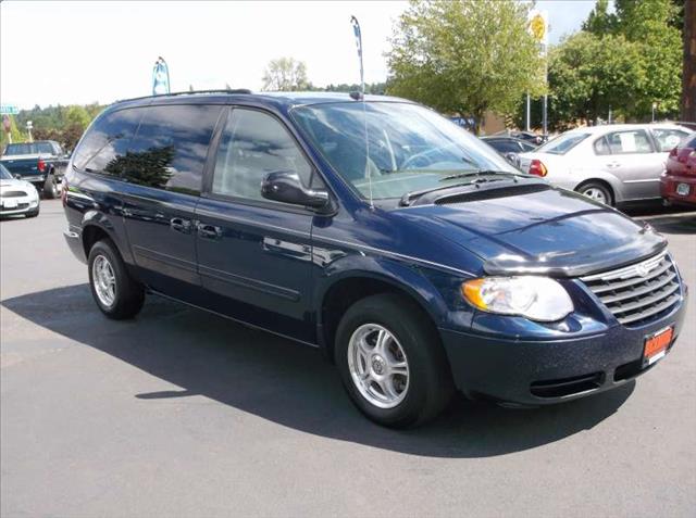 2005 Chrysler Town and Country 2010 Toyota III