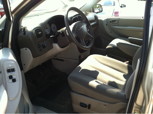 2005 Chrysler Town and Country Elk Conversion Van