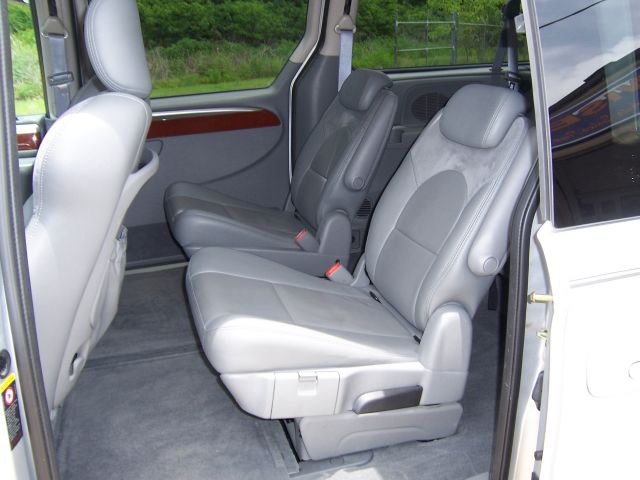 2005 Chrysler Town and Country SLT 25