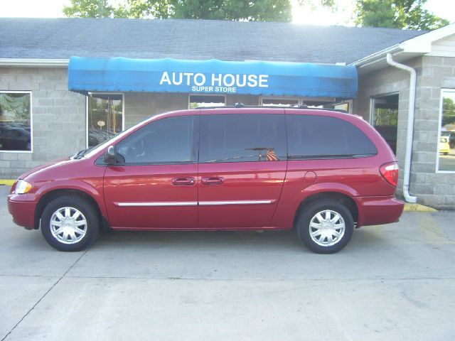 2005 Chrysler Town and Country 3.5