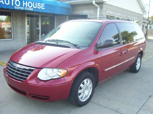 2005 Chrysler Town and Country 3.5
