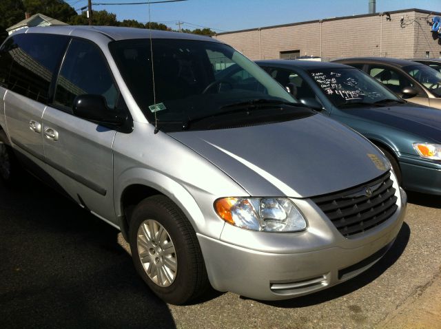 2005 Chrysler Town and Country Elk Conversion Van