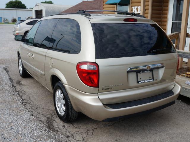 2005 Chrysler Town and Country 3.5