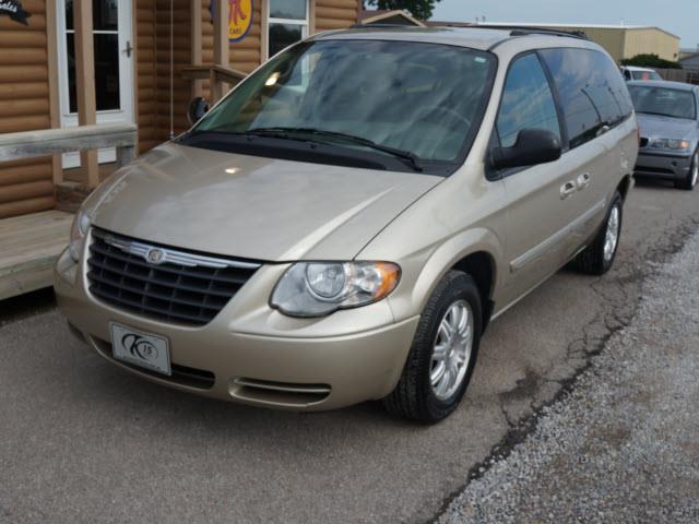 2005 Chrysler Town and Country 3.5