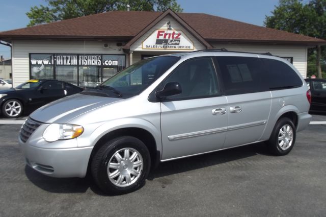 2005 Chrysler Town and Country 3.5