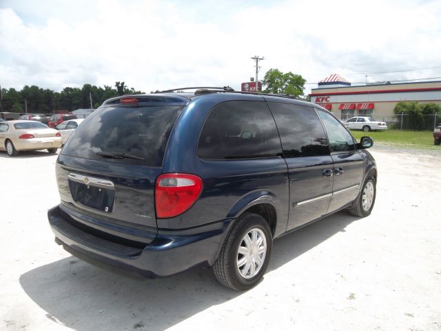 2005 Chrysler Town and Country 3.5