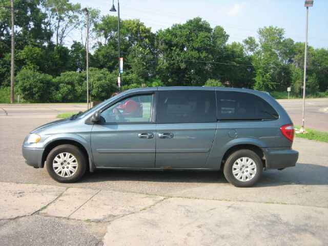 2005 Chrysler Town and Country Elk Conversion Van