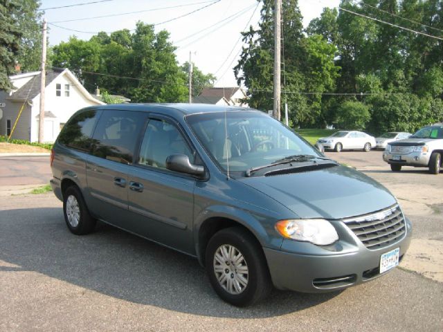 2005 Chrysler Town and Country Elk Conversion Van
