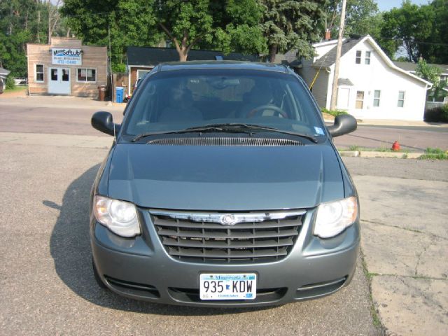 2005 Chrysler Town and Country Elk Conversion Van