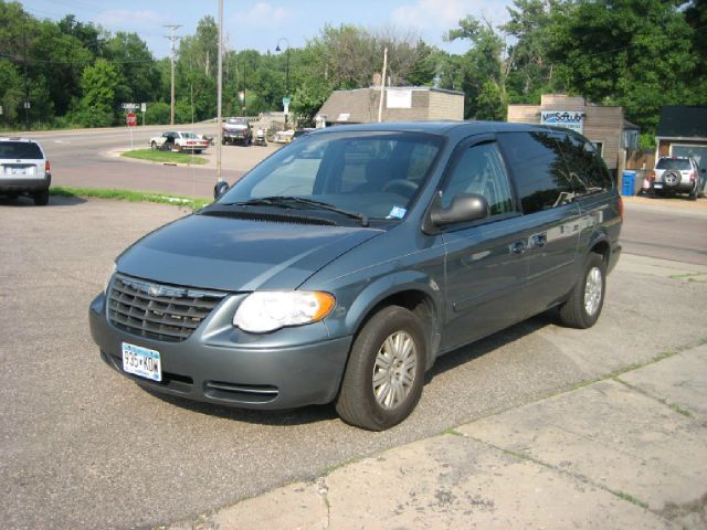 2005 Chrysler Town and Country Elk Conversion Van