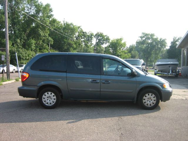2005 Chrysler Town and Country Elk Conversion Van
