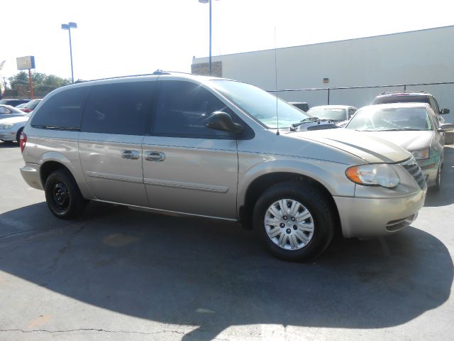 2005 Chrysler Town and Country Elk Conversion Van