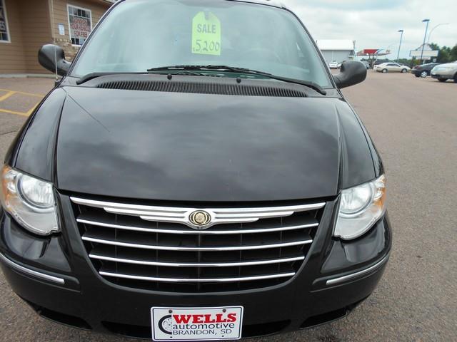 2005 Chrysler Town and Country 3.5