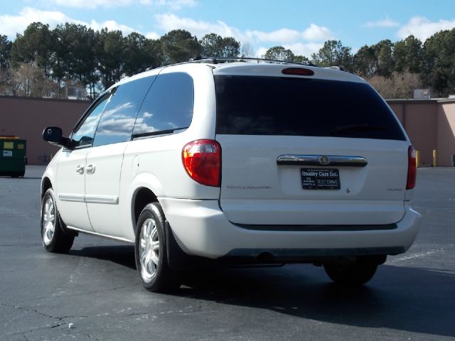 2005 Chrysler Town and Country 3.5