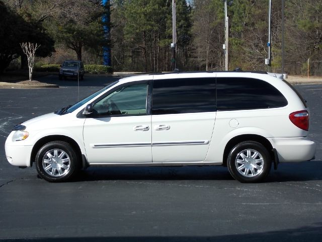 2005 Chrysler Town and Country 3.5