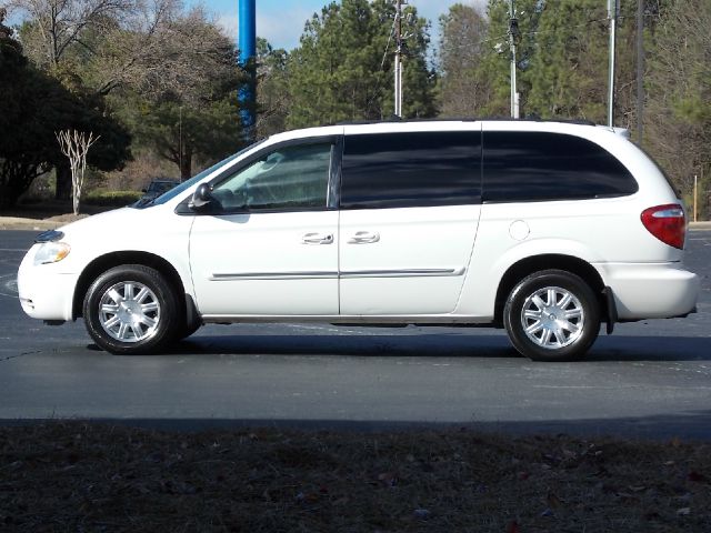 2005 Chrysler Town and Country 3.5