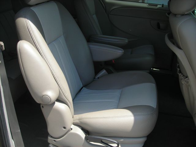 2005 Chrysler Town and Country Elk Conversion Van