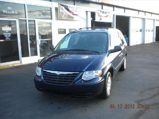 2005 Chrysler Town and Country LX - Stow-n-go