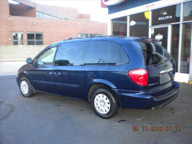 2005 Chrysler Town and Country LX - Stow-n-go