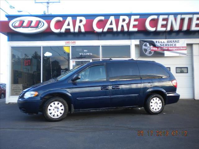 2005 Chrysler Town and Country LX - Stow-n-go