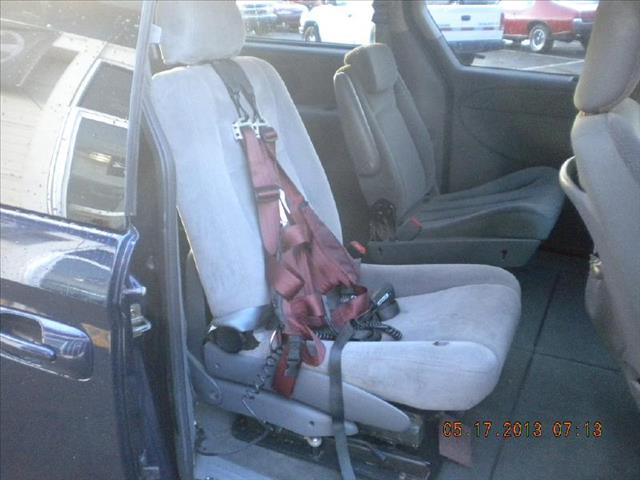 2005 Chrysler Town and Country LX - Stow-n-go