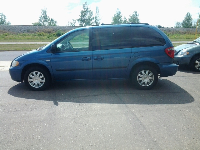2005 Chrysler Town and Country Elk Conversion Van