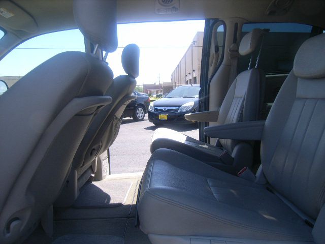 2005 Chrysler Town and Country 3.5
