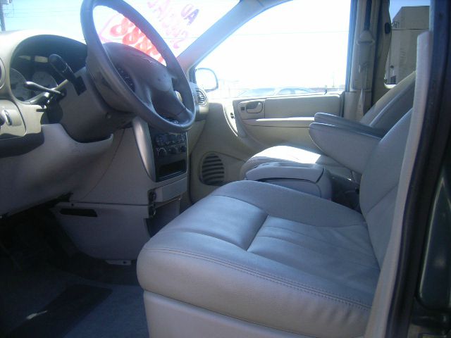 2005 Chrysler Town and Country 3.5