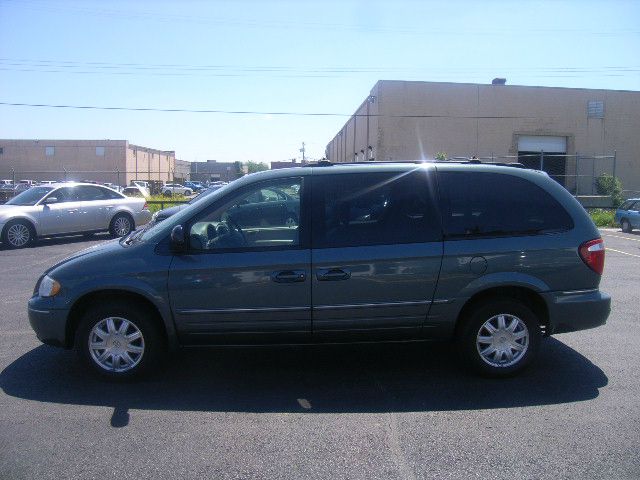 2005 Chrysler Town and Country 3.5