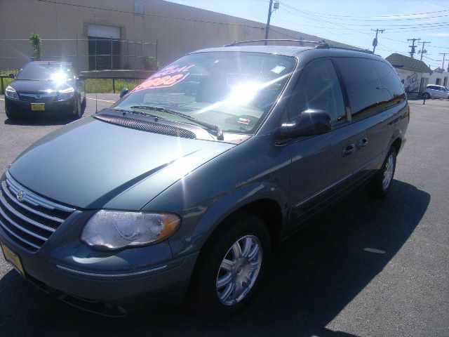 2005 Chrysler Town and Country 3.5