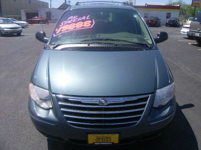 2005 Chrysler Town and Country 3.5