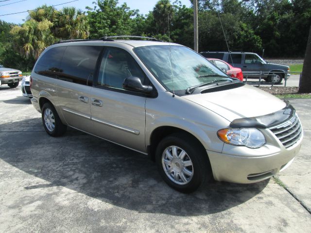 2005 Chrysler Town and Country 3.5
