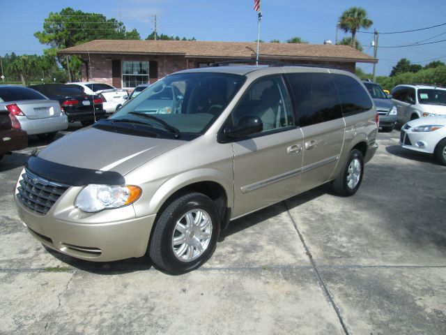 2005 Chrysler Town and Country 3.5