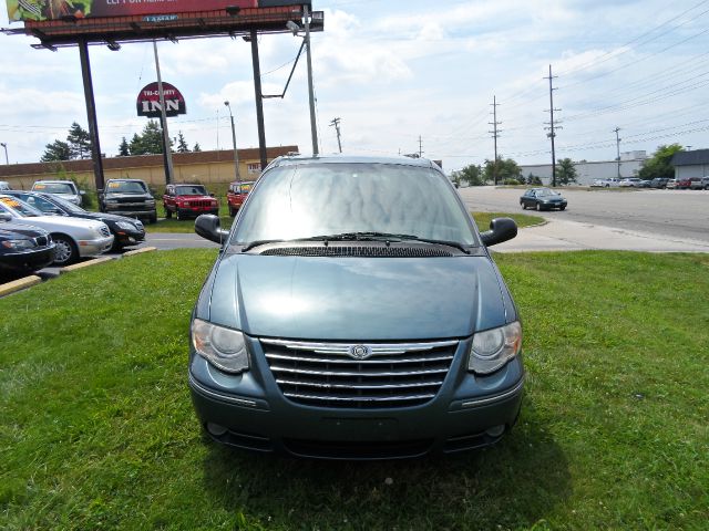 2005 Chrysler Town and Country 3.5