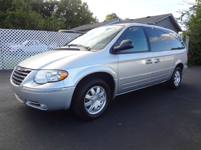 2005 Chrysler Town and Country 3.5