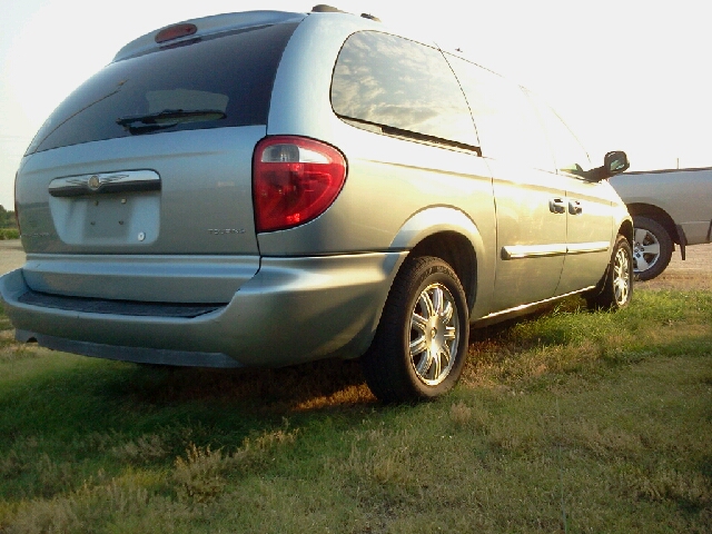 2005 Chrysler Town and Country 3.5