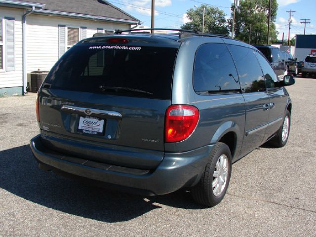 2005 Chrysler Town and Country 3.5
