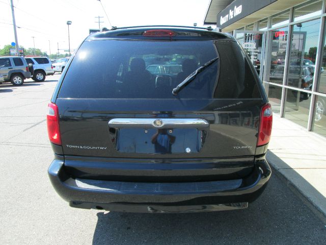 2005 Chrysler Town and Country 3.5
