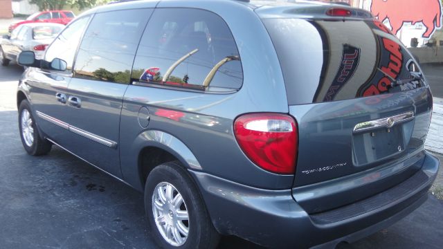 2005 Chrysler Town and Country 3.5