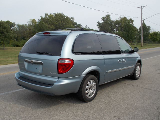 2005 Chrysler Town and Country 3.5