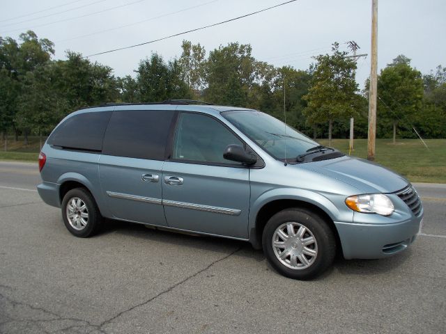 2005 Chrysler Town and Country 3.5