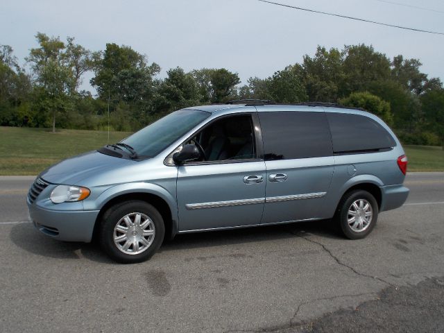 2005 Chrysler Town and Country 3.5